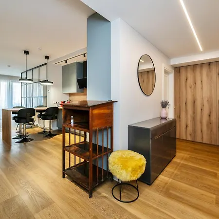 Old Town Luxury Apartment